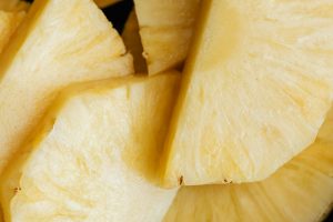 Mon chien peut-il manger de l'ananas : les bienfaits expliqués par un vétérinaire