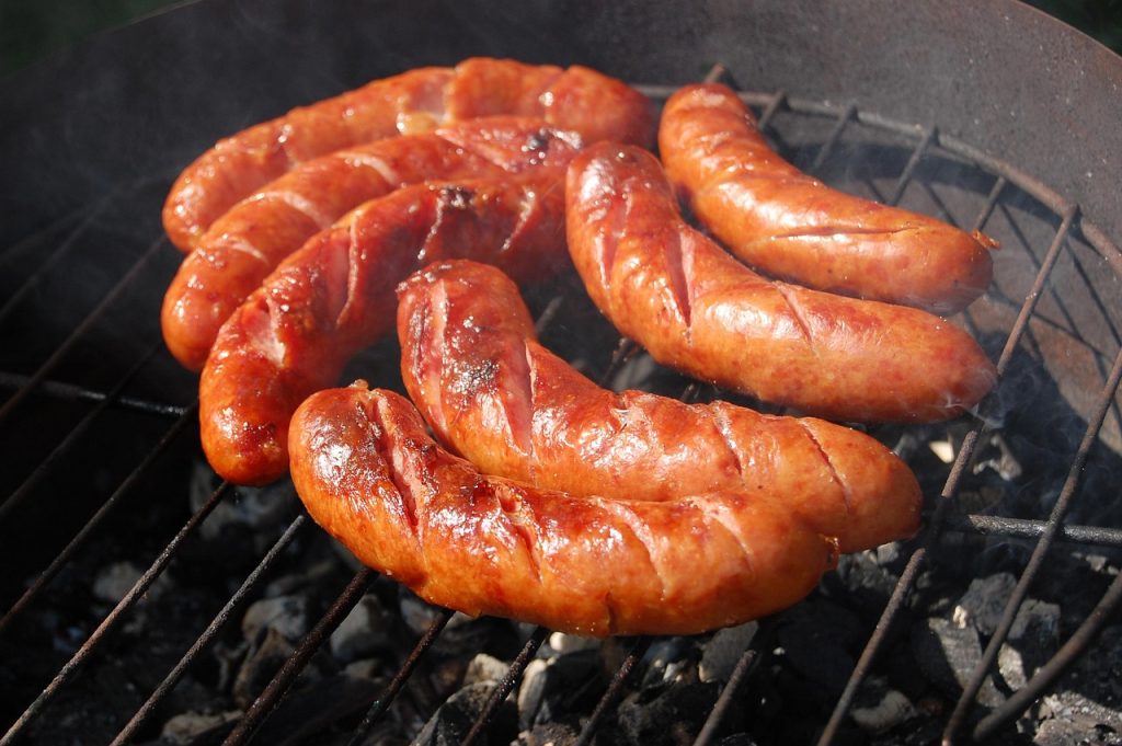 Mon chien peut-il manger des saucisses ? Les bienfaits expliqués par un vétérinaire