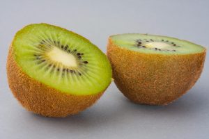 Est-ce que le kiwi est sans danger pour mon chien ? L'avis du vétérinaire