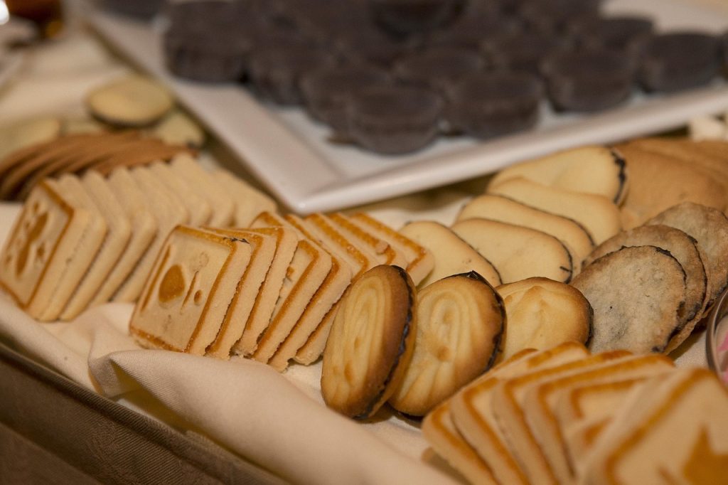 Les gâteaux pour chien : bienfaits et précautions selon un vétérinaire.