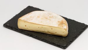 Mon chien peut-il manger du Reblochon ? Un vétérinaire vous répond.